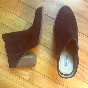 Steve Madden suede slip ons ✨